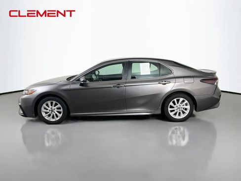 Used 2024 Toyota Camry SE FWD image 4
