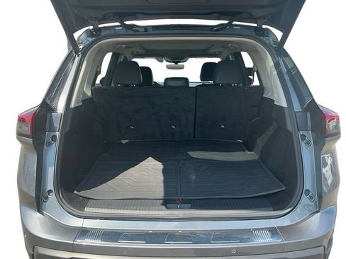 Used 2025 Nissan Rogue SV w/ SV Premium Package FWD image 24