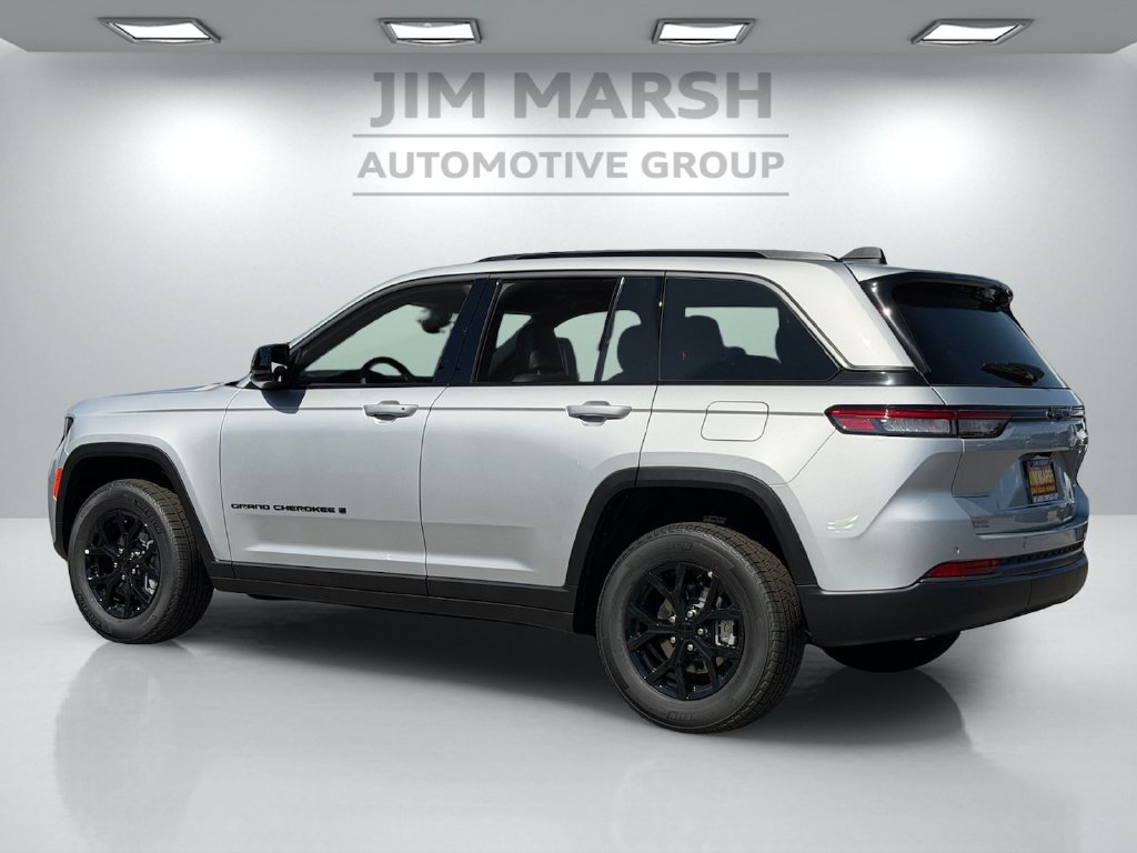New 2026 Jeep Grand Cherokee Altitude RWD image 4