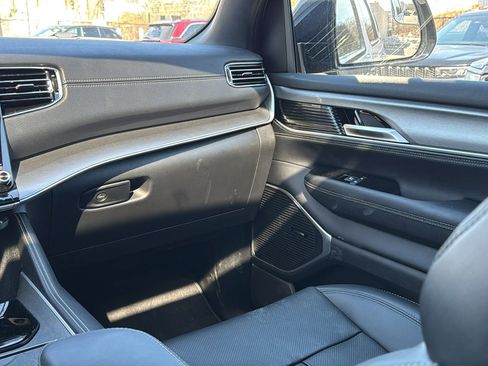 Used 2025 Jeep Wagoneer 4WD w/ Premium Group I image 19