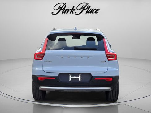 Used 2025 Volvo XC40 B5 Plus AWD/4WD image 4
