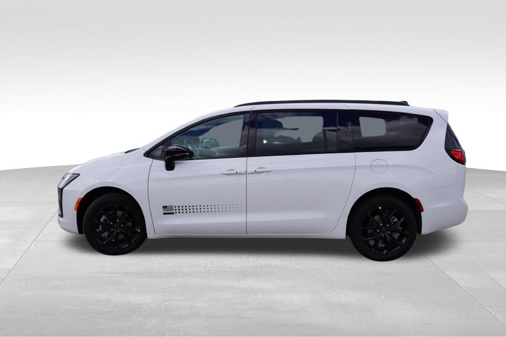 New 2027 Chrysler Pacifica Select AWD/4WD image 6