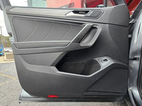 Used 2022 Volkswagen Tiguan SE R-Line image 18