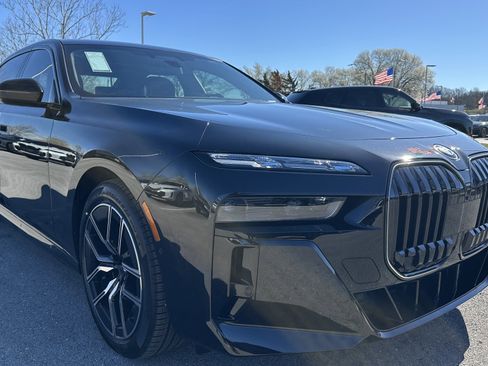 Used 2026 BMW i7 xDrive60 w/ Executive Package AWD/4WD image 2