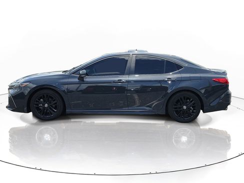 Used 2025 Toyota Camry SE w/ Convenience Package FWD image 4
