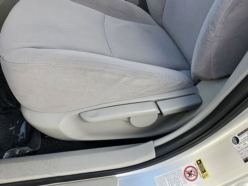 Used 2011 Toyota Corolla LE FWD image 26