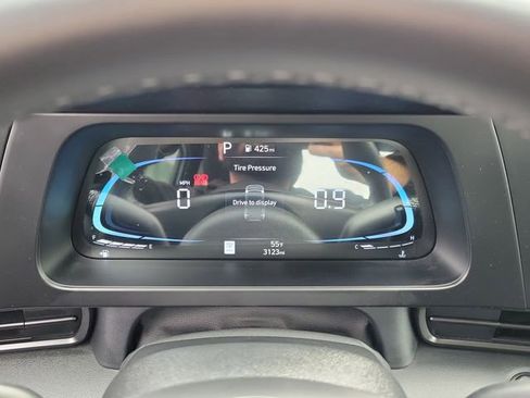 Certified 2025 Hyundai Elantra Sport image 7