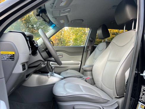 Used 2015 Kia Soul EV + image 8