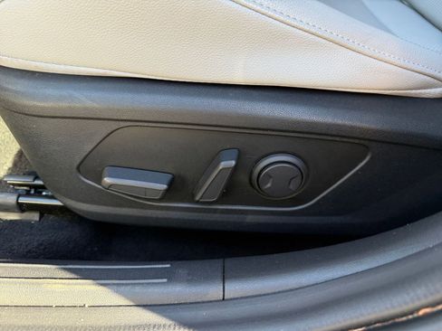 Used 2025 Hyundai Elantra Limited image 23