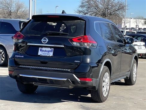 Used 2017 Nissan Rogue S image 4