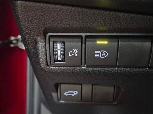 Used 2023 Toyota Corolla Cross XLE w/ Convenience Package FWD image 19