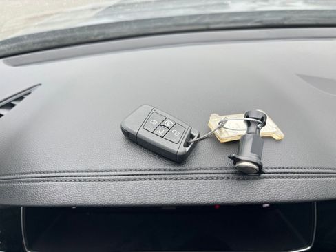 Used 2025 Volkswagen Jetta SE image 18