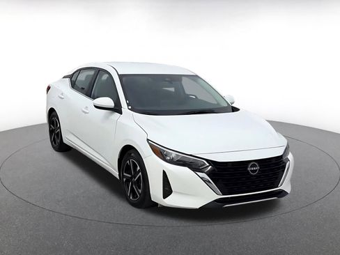 Used 2025 Nissan Sentra SV image 3