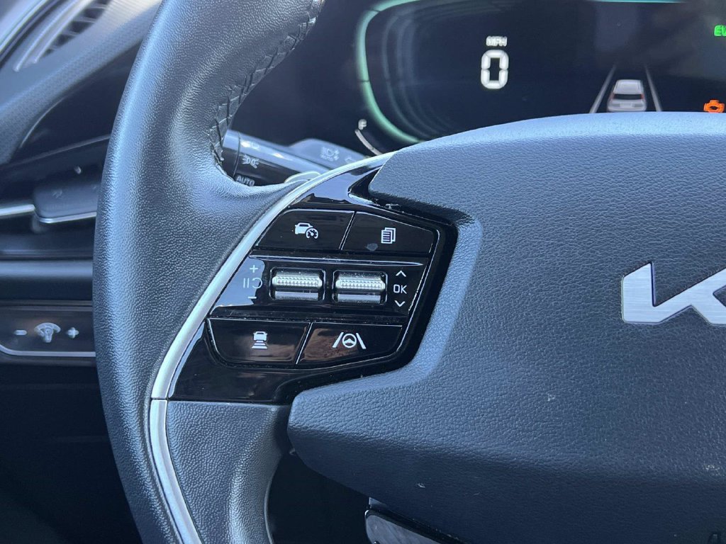 Used 2023 Kia Niro EX FWD image 28