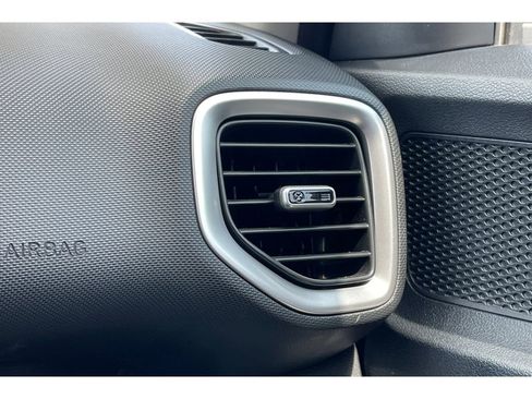 Used 2021 Hyundai Venue SE FWD image 29