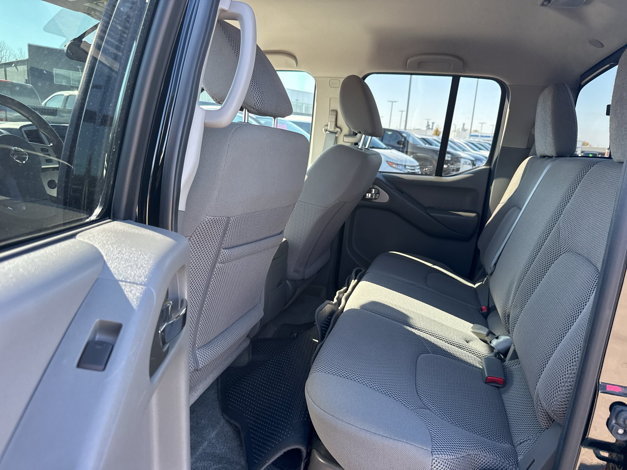 Used 2017 Nissan Frontier SV AWD/4WD image 11