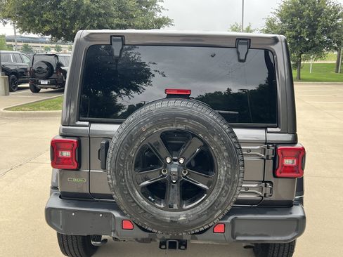 Used 2020 Jeep Wrangler Unlimited Sahara AWD/4WD image 9