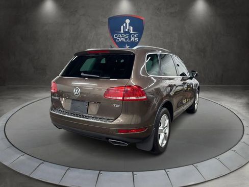 Used 2013 Volkswagen Touareg TDI image 5