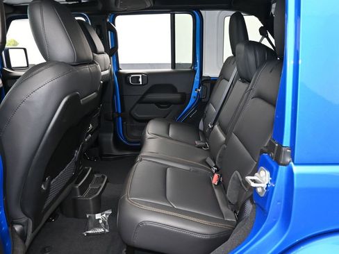 Used 2025 Jeep Wrangler Sahara AWD/4WD image 30