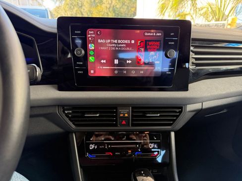 Used 2025 Volkswagen Jetta SE image 17