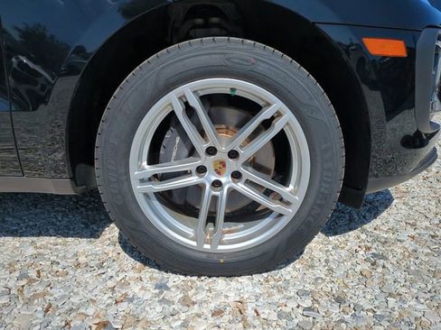 Used 2023 Porsche Macan image 11