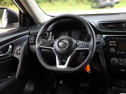Used 2017 Nissan Rogue S w/ S Appearance Package FWD image 29