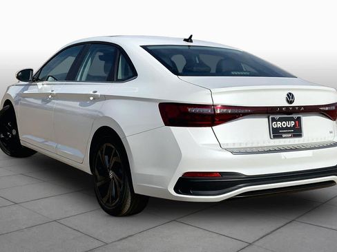 New 2026 Volkswagen Jetta SE FWD image 11