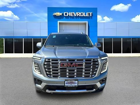 Used 2025 GMC Yukon XL Denali AWD/4WD image 8
