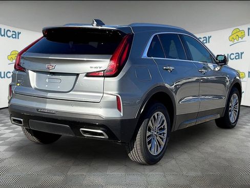 Used 2025 Cadillac XT4 Premium Luxury image 6
