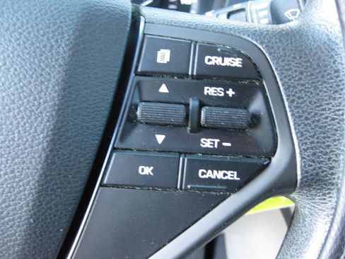 Used 2015 Hyundai Sonata SE w/ Option Group 02 image 16