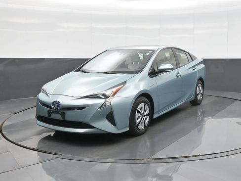 Used 2018 Toyota Prius Three image 5