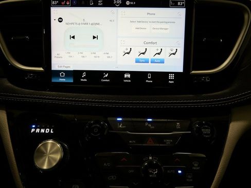 Used 2023 Chrysler Pacifica Touring-L image 20