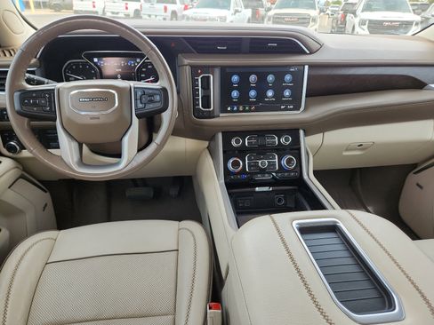 Used 2021 GMC Yukon XL Denali w/ Denali Ultimate Package AWD/4WD image 11