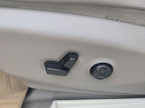 Used 2018 Chrysler Pacifica Touring-L FWD image 13