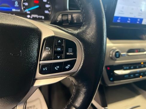 Used 2022 Ford Explorer XLT w/ Equipment Group 202A AWD/4WD image 18