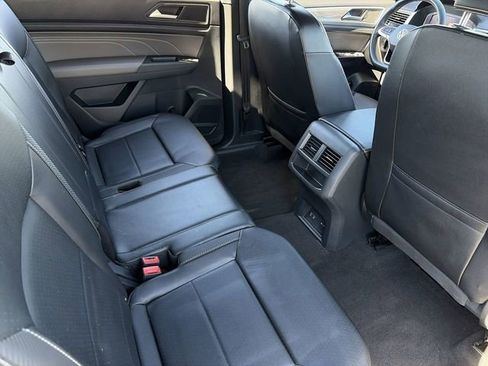 Used 2022 Volkswagen Atlas Cross Sport SE FWD image 16