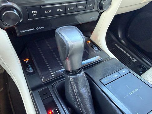 Used 2022 Lexus GX 460 Luxury w/ Off Road Package image 32