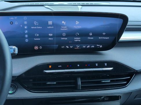 Certified 2025 Buick Enclave Preferred FWD image 3