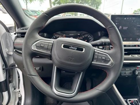 Used 2025 Jeep Compass Trailhawk AWD/4WD image 24