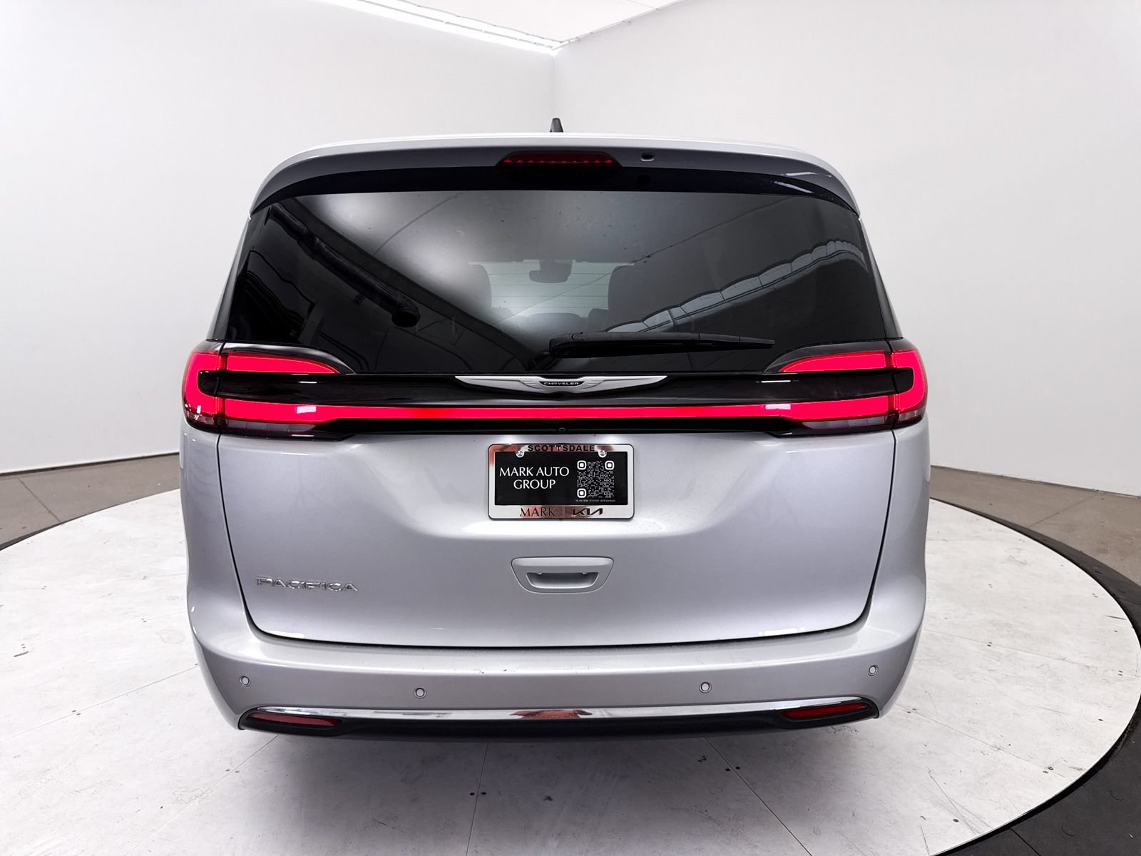 Used 2024 Chrysler Pacifica Touring-L FWD image 15