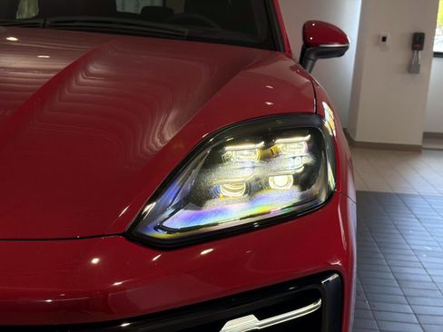 New 2026 Porsche Cayenne Coupe AWD/4WD image 11