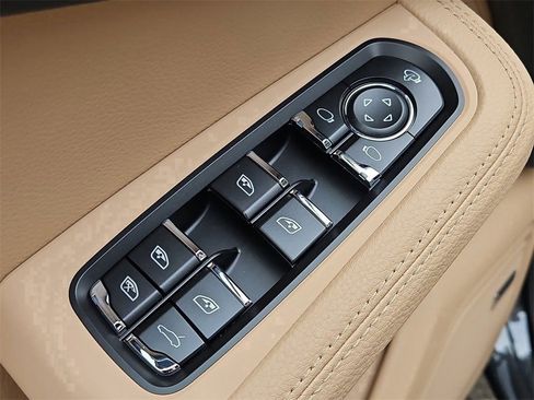 New 2026 Porsche Macan image 24