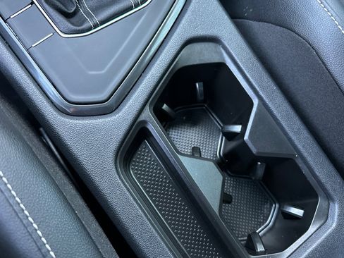 Used 2022 Volkswagen Tiguan SE w/ Panoramic Sunroof Package image 31