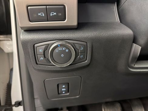 Used 2016 Ford F150 Platinum w/ Equipment Group 701A Luxury AWD/4WD image 26