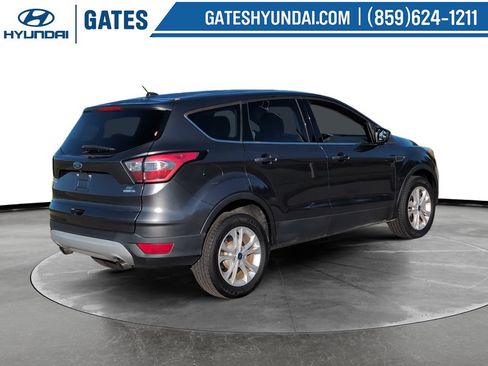 Used 2017 Ford Escape SE AWD/4WD image 2