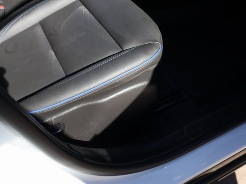 Used 2025 Buick Envista Sport Touring image 9