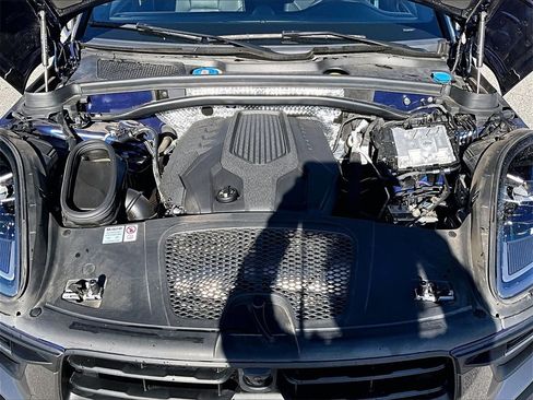 Used 2024 Porsche Macan Turbo image 23