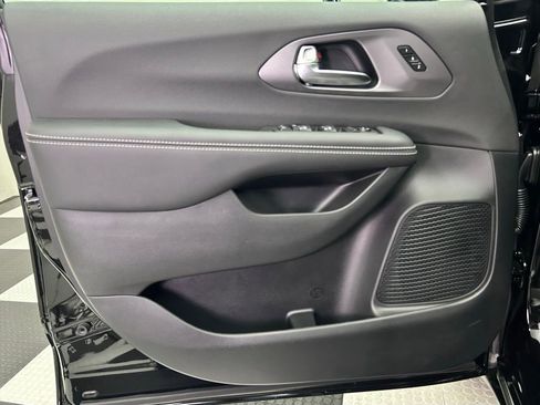 New 2026 Chrysler Pacifica Select image 14