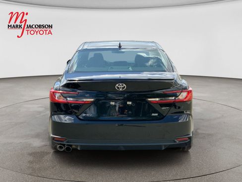 Used 2025 Toyota Camry SE FWD image 6