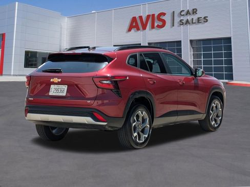 Used 2025 Chevrolet Trax LT w/ LT Convenience Package FWD image 6